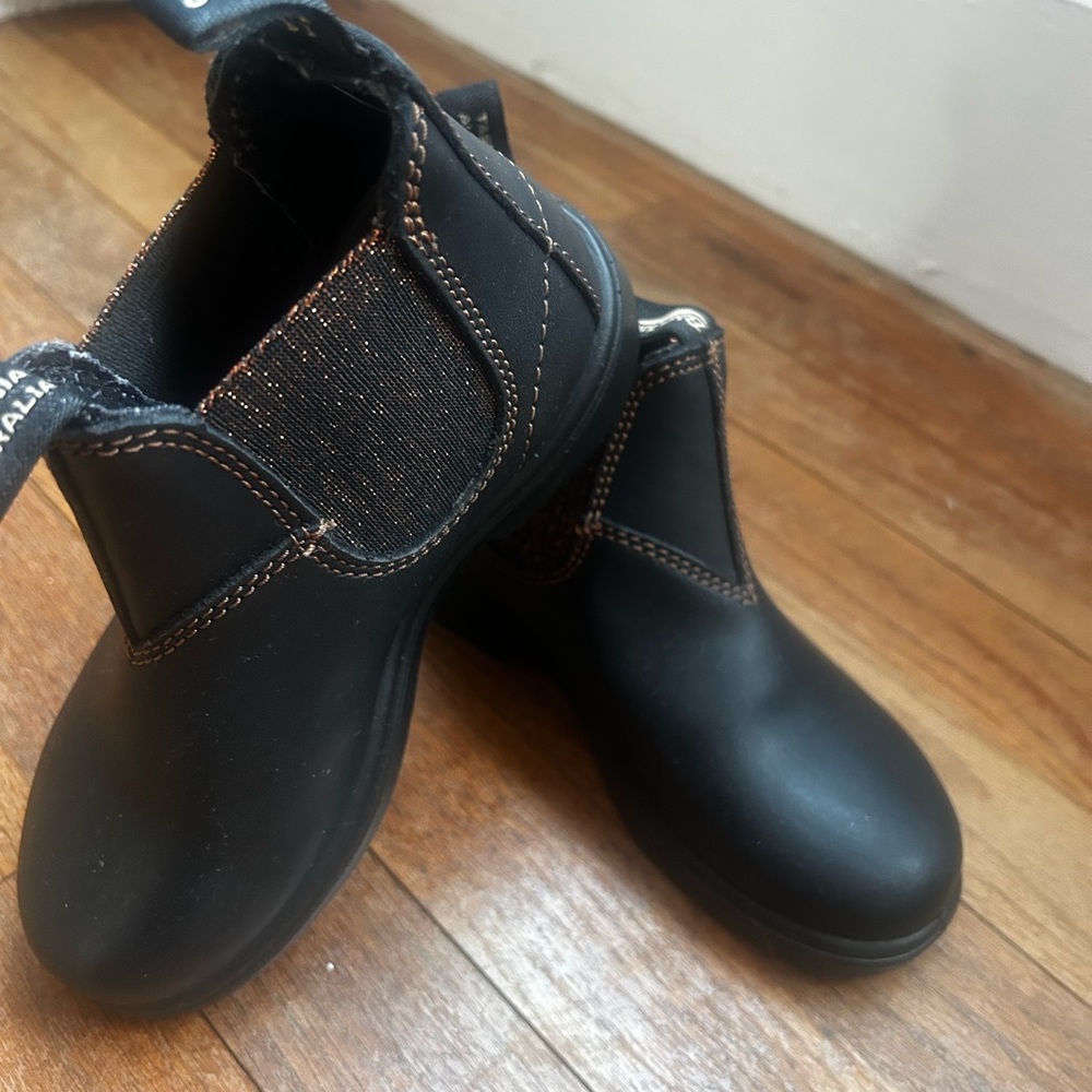 Iconic Kids Blundstones